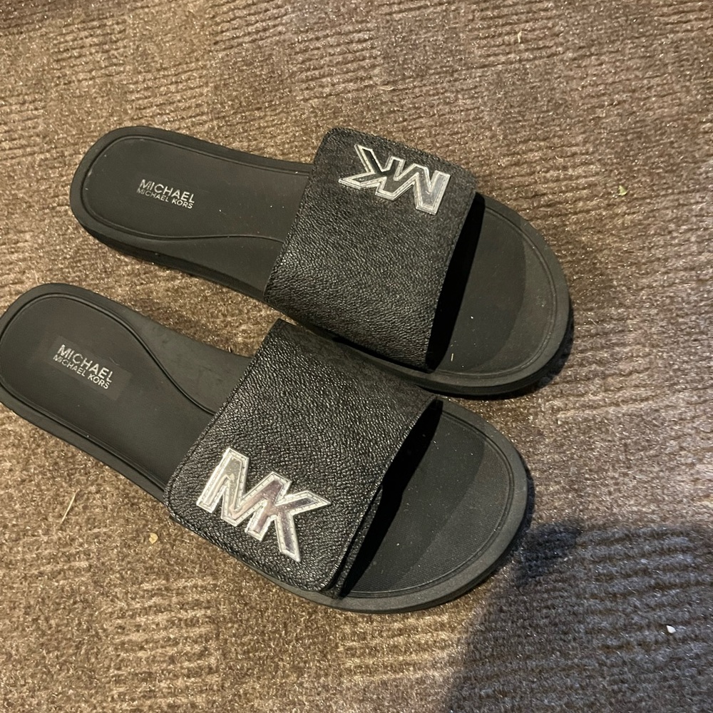 Michael kors flip flops size 10